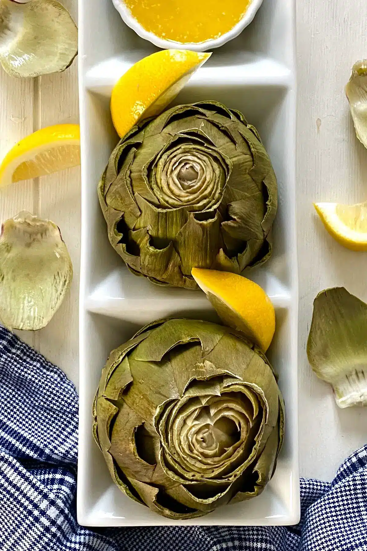 2 cooked artichokes with lemon.