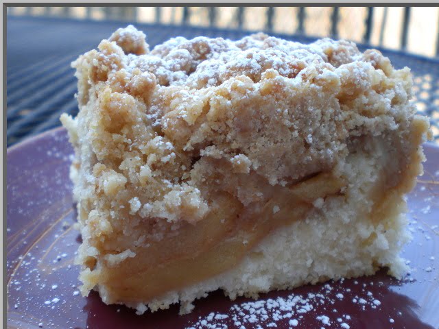 Buttery Caramel Apple Crumb Cake Recipe