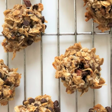 granola cookies with chocolate chips and coconut