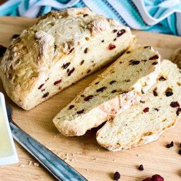 Irish soda bread with slices