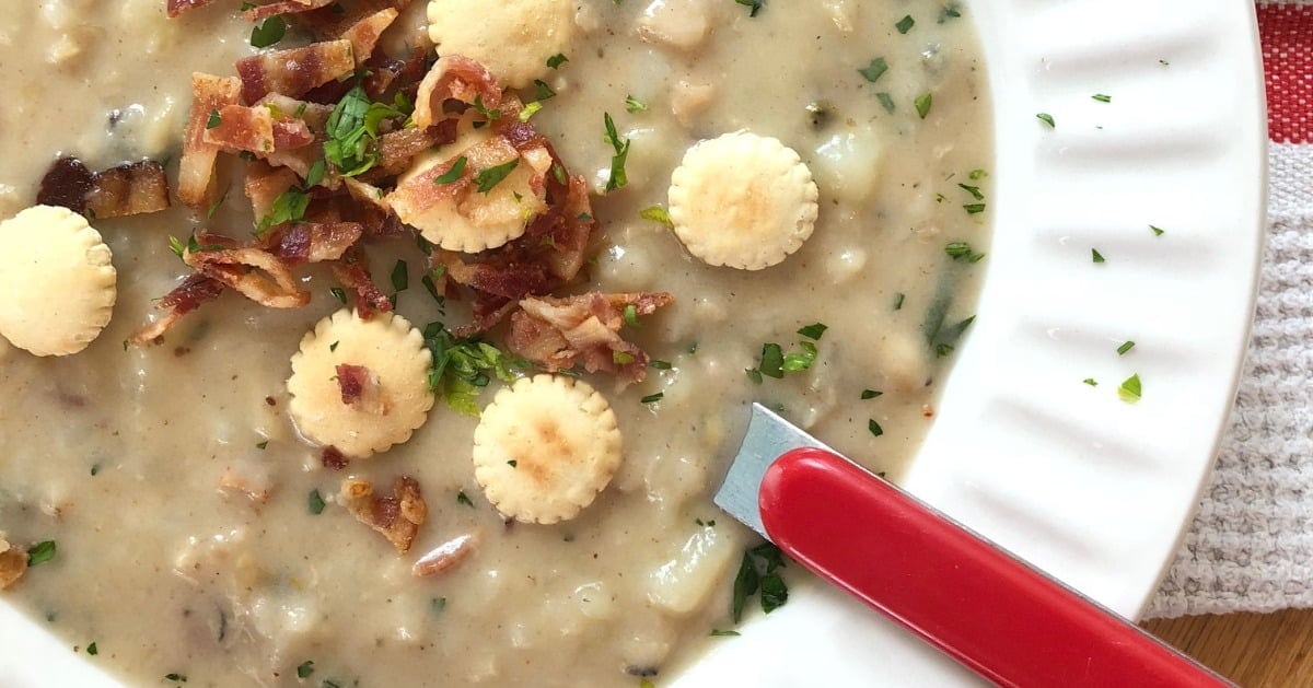 New England Clam Chowder Recipe {Thick & Creamy}