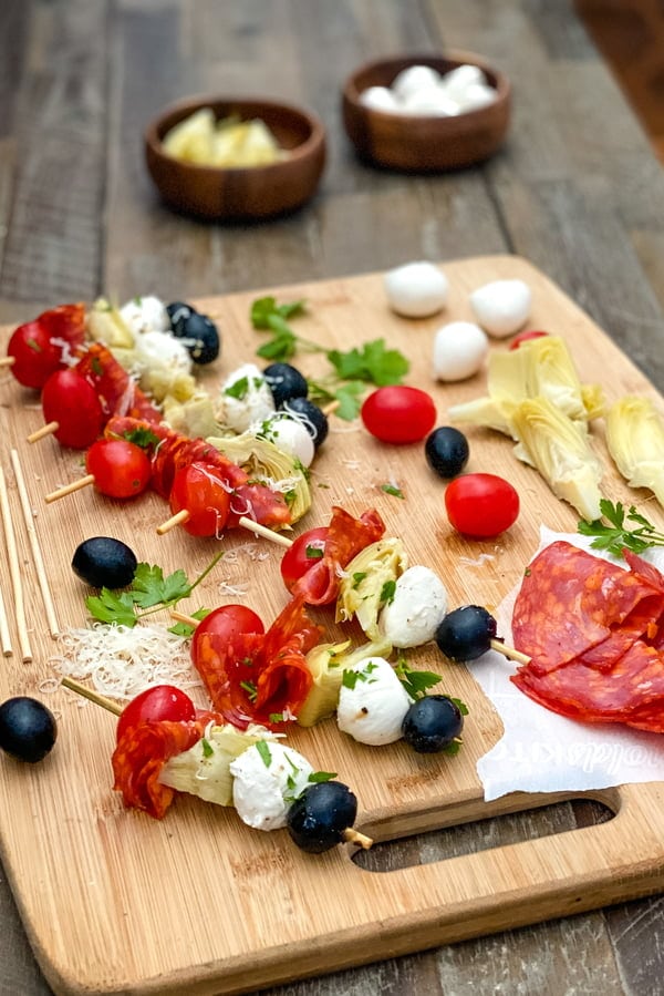 appetizer skewers with tomatoes, mozzarella, and artichoke hearts