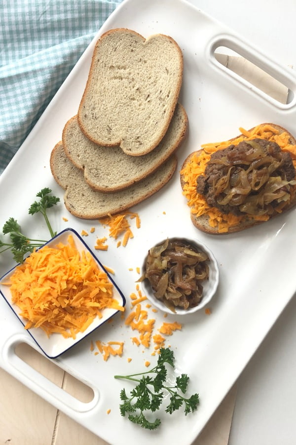 overview of ingredients in sandwich