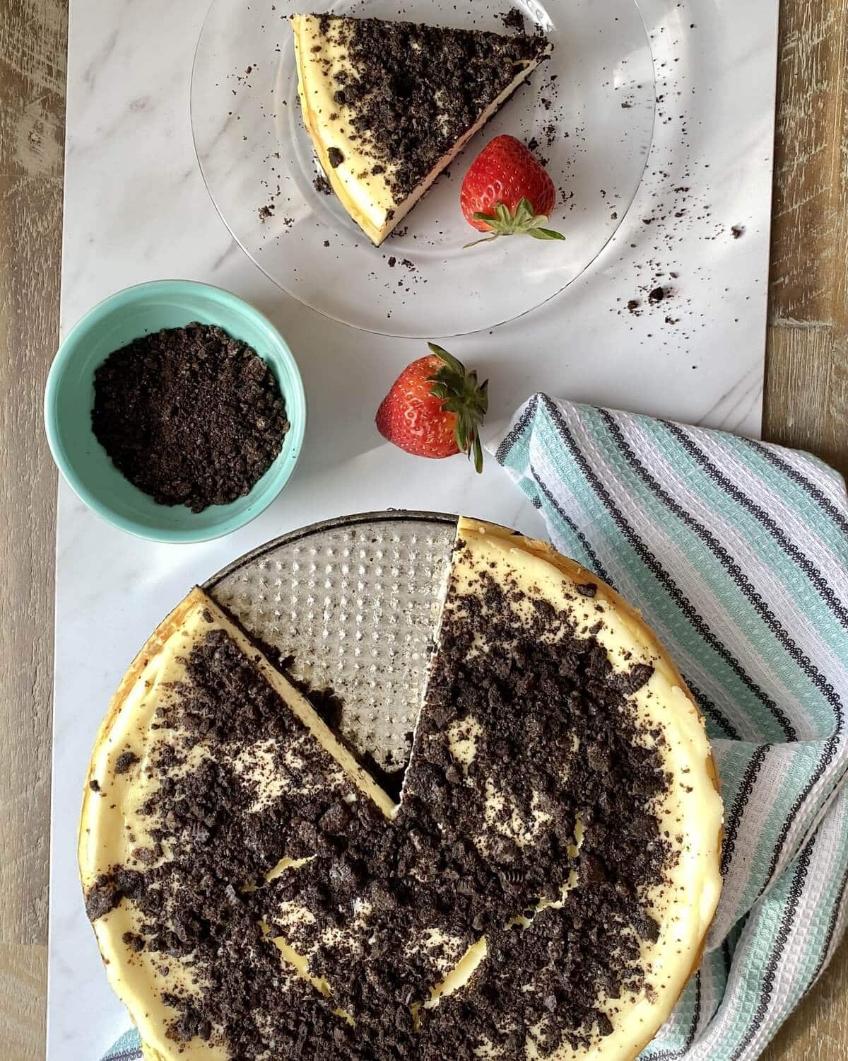 An Oreo cheesecake with a slice cut out.