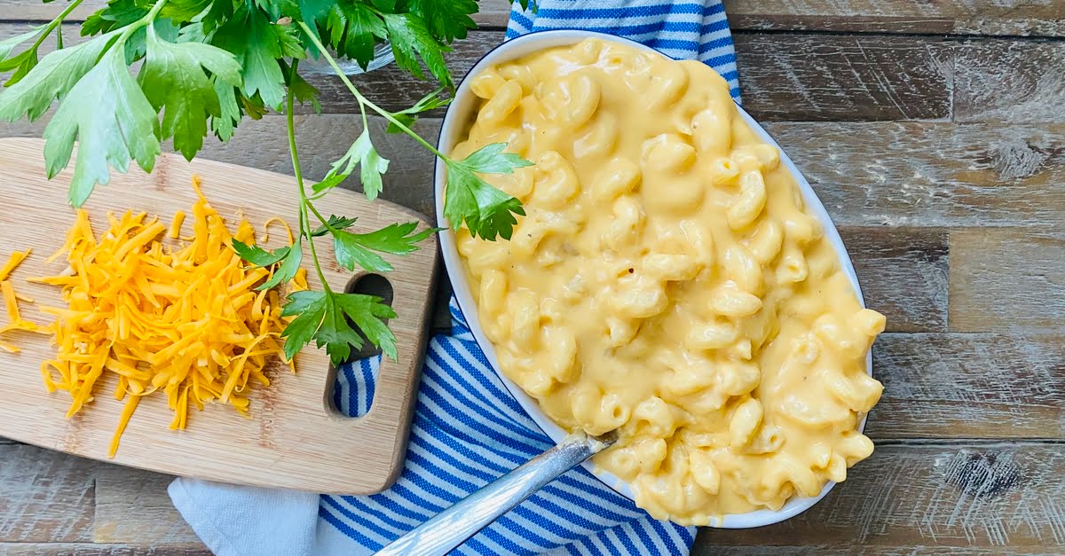 Super Easy and Cheesy Mac and Cheese