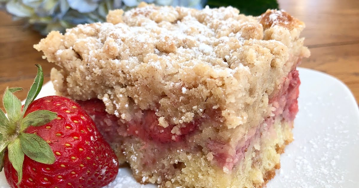 Strawberry Crumb Cake (Fresh Berries and Mile High Crumb Topping)