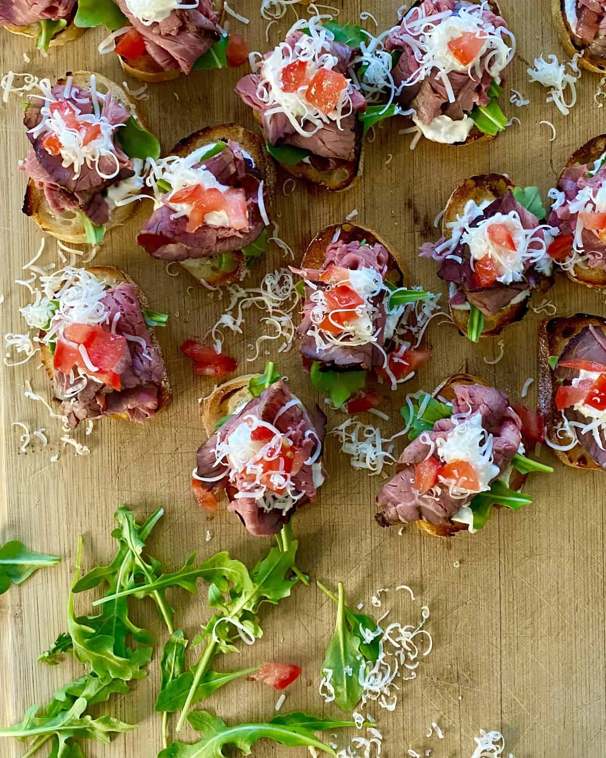 bread topped with horseradish cream and roast beef