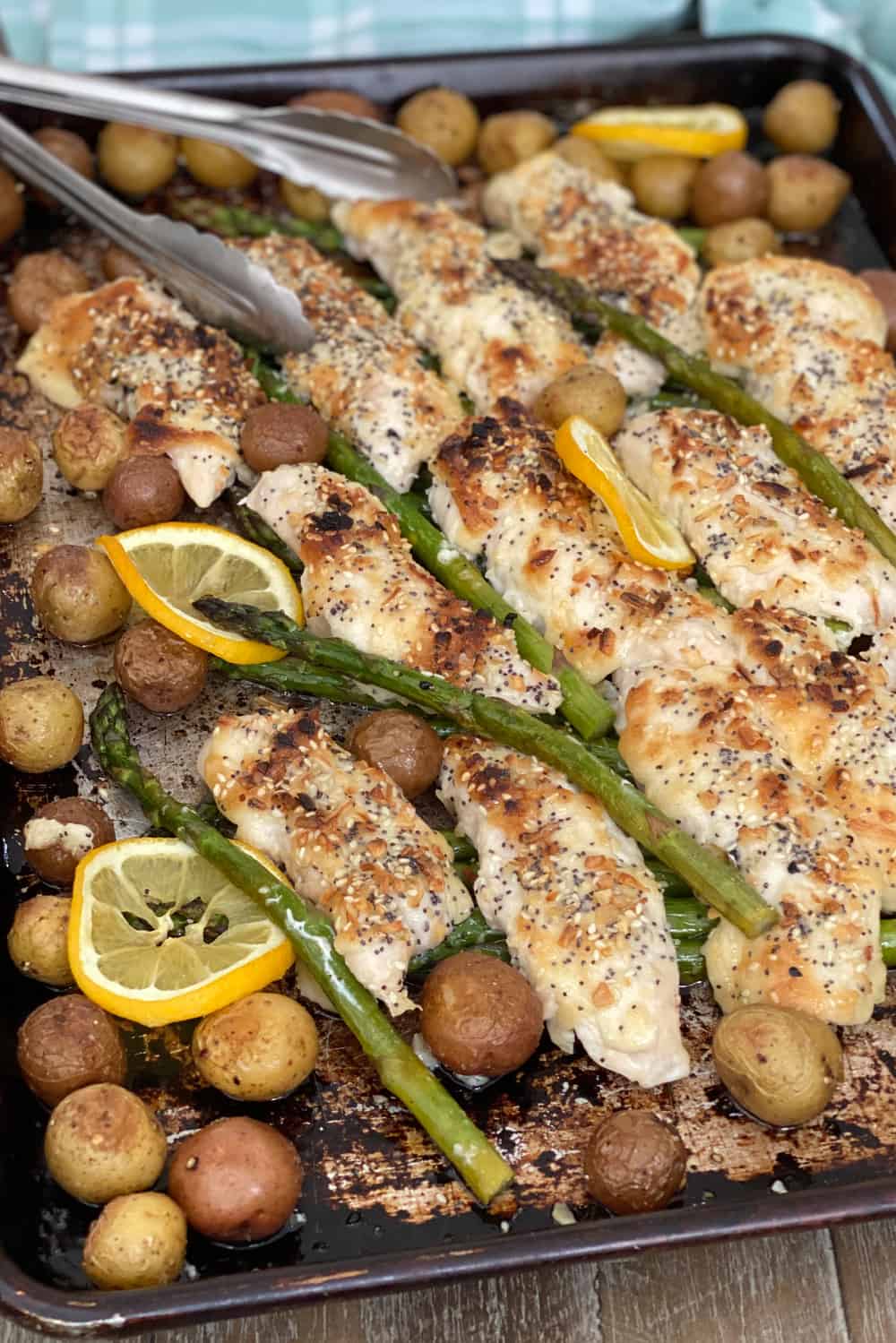 sheet pan chicken dinner with roasted potatoes, asparagus and everything bagel seasoning