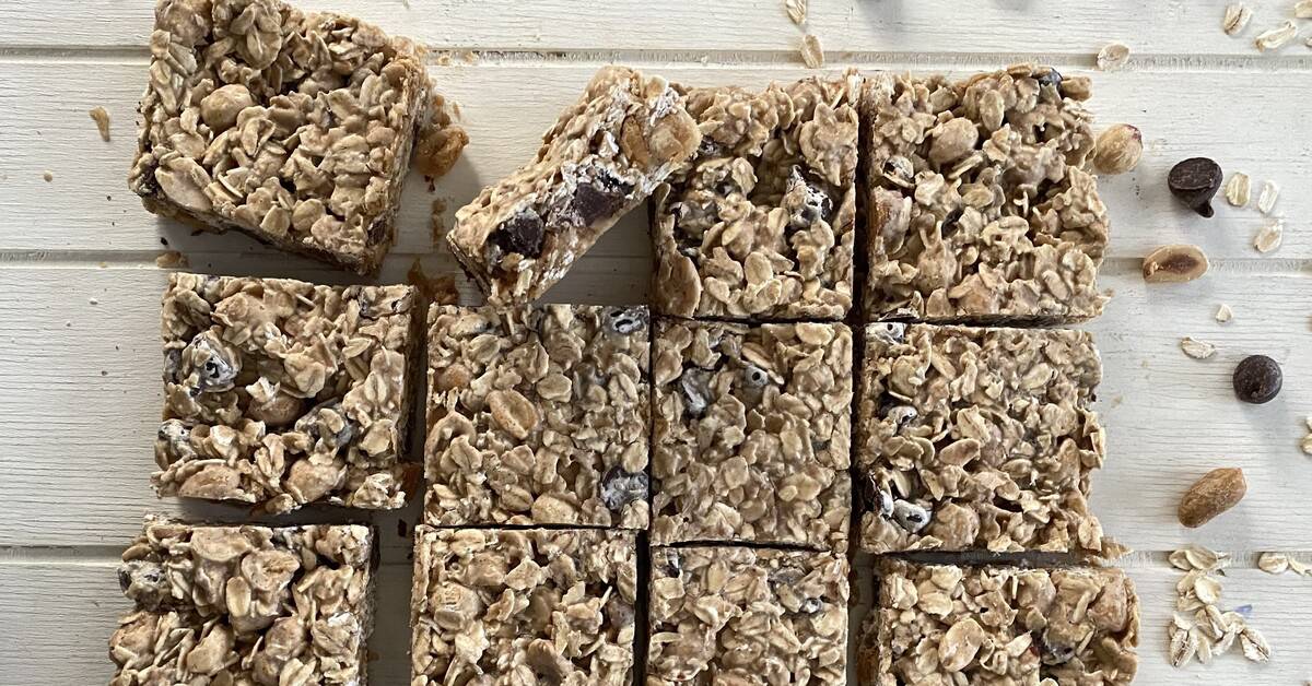 Peanut Butter Oat Bars with Chocolate Chips