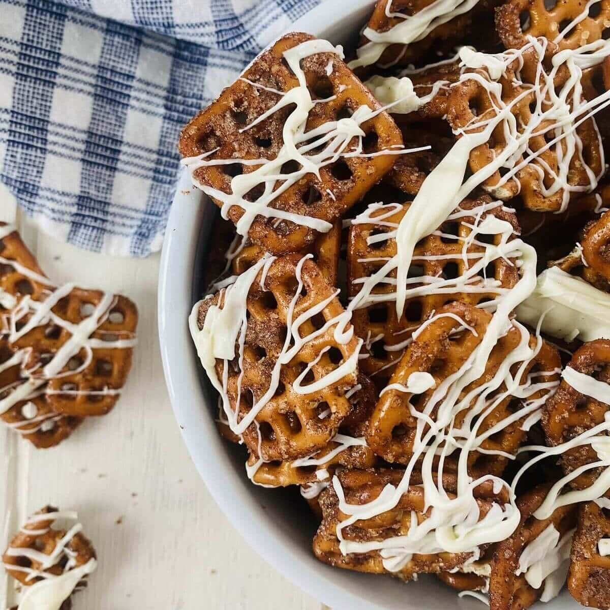 Pumpkin Spice Pretzels with White Chocolate Drizzle
