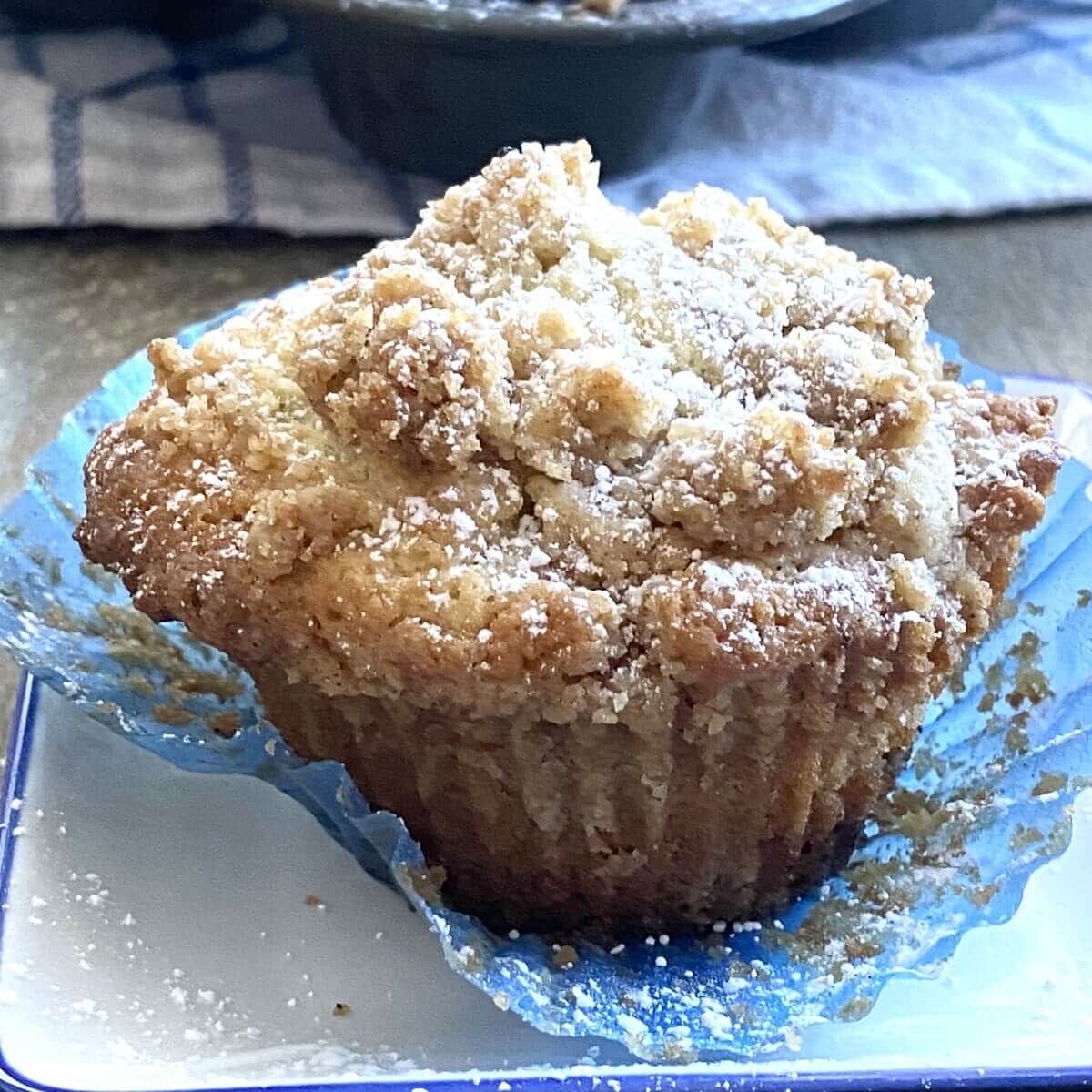 Coffee Cake Muffins {Better than Bakery}