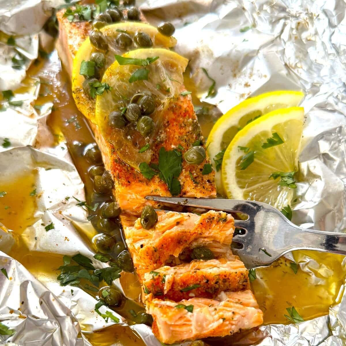 Oven Baked Salmon in Foil (Healthy Meal Prep)