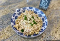 Slow Cooker Buffalo Garlic Parmesan Chicken Pasta