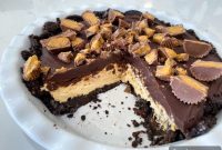 Irresistible No-Bake Peanut Butter Chocolate Pie
