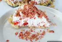 Heavenly Strawberry Crunch Cheesecake