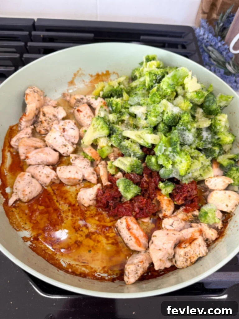 Creamy Sun-Dried Tomato Chicken and Broccoli in 15 Minutes 2 easy Chicken Broccoli Sundried tomato dinner