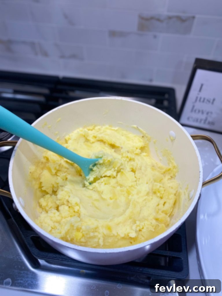 Creamy Garlic Herb Mashed Potatoes for Thanksgiving