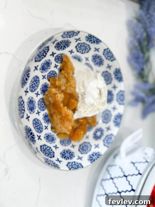 Slow Cooker Peach Cobbler