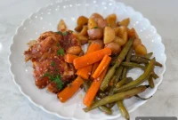 Slow Cooker Honey-Glazed Chicken and Veggies