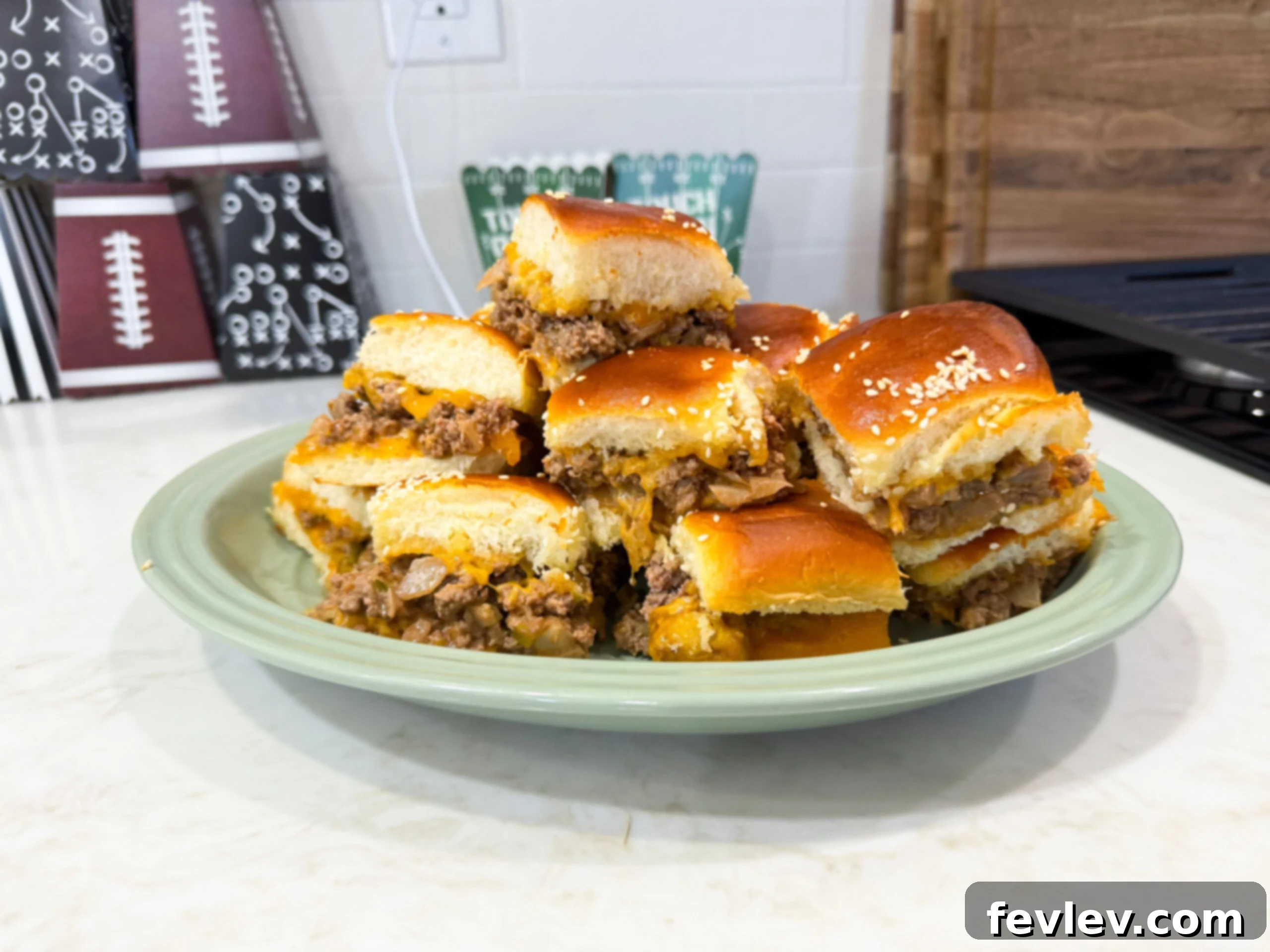 Crowd-Pleasing Super Bowl Snacks 3 Juicy Hamburger Sliders
